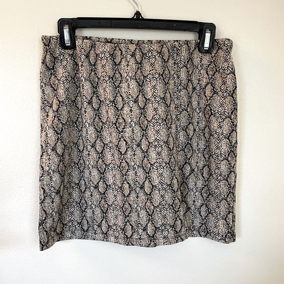✨NWT Primark | Snake Print Mini Skirt | Size 6 - Picture 1 of 7
